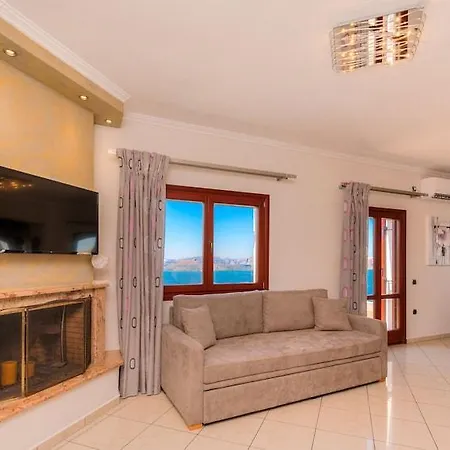 Akrotiri Apartman